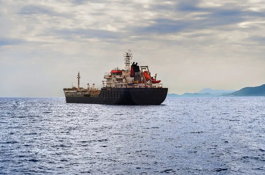 Rusya'ya yönelik yeni enerji yaptırımları ve Venezuela'ya uygulanan abluka haberleri üzerine petrol fiyatları yükseldi.