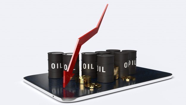 Oil down 5% on rising virus cases and weakening economic outlook