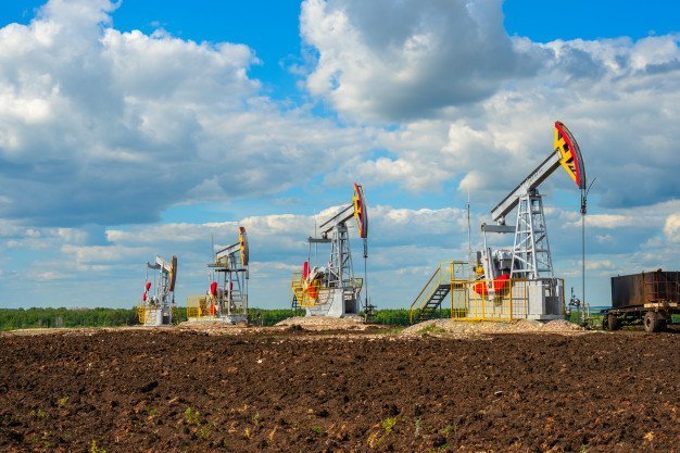 Oil prices rise as fears of Omicron-induced demand decline fade