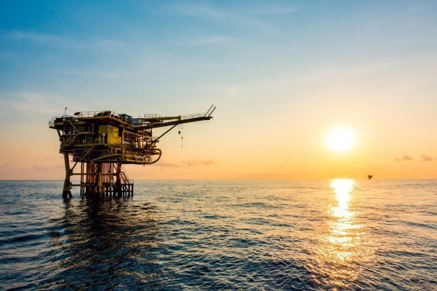 Petrol fiyatları ABD stoklarındaki düşüşün ardından kazançlarını artırdı