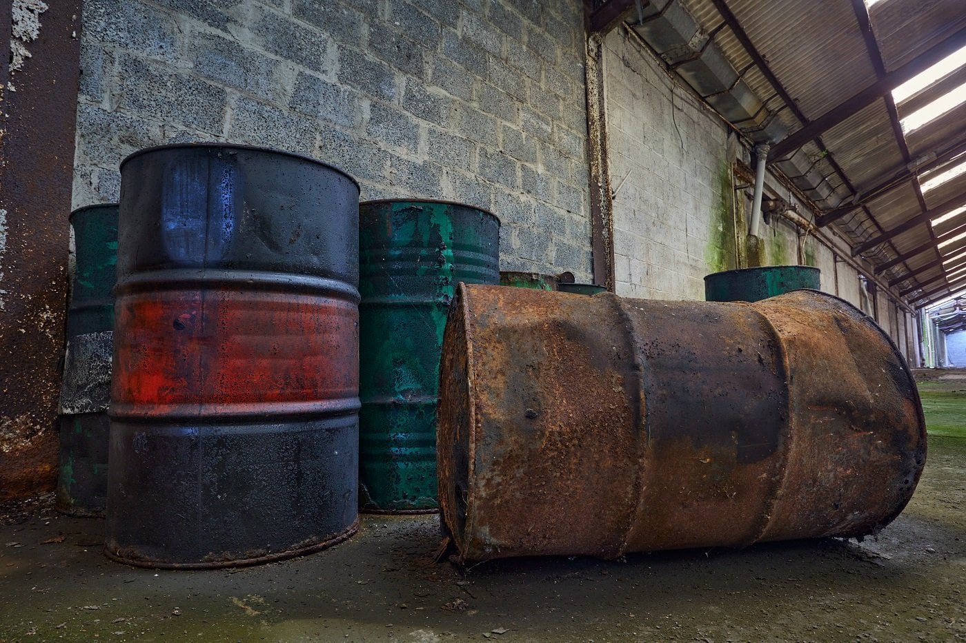 Oil slackens as quarantines in China put pressure on demand