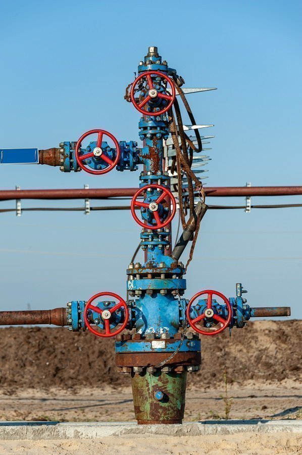 Petrol fiyatları zayıflayan ABD doları ve arz sıkıntılarıyla yükseldi