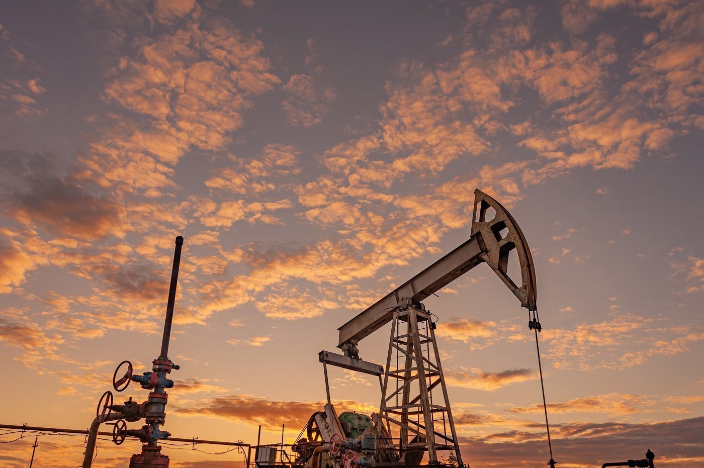Talep riskleri nedeniyle piyasa gergin olduğundan petrol fiyatları desteklenemiyor
