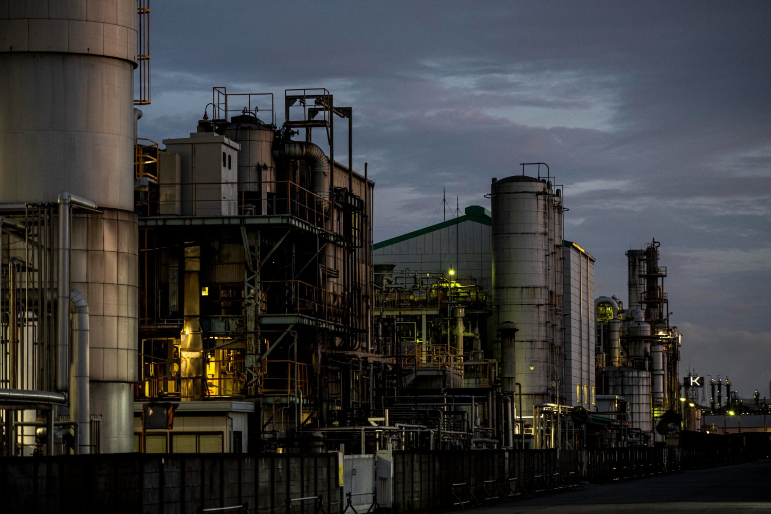 Oil prices rise as strong growth in China's manufacturing sector strengthens demand outlook