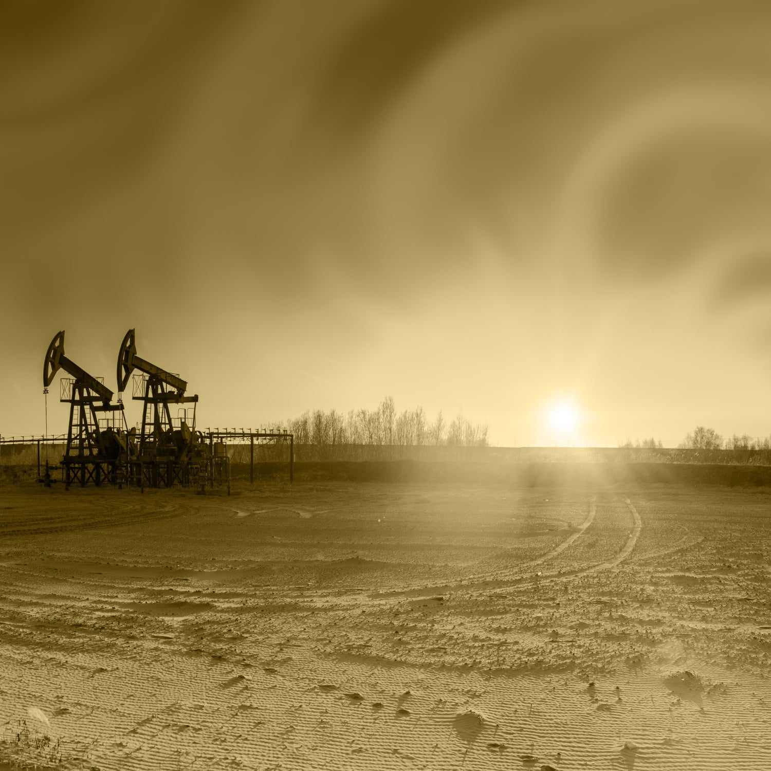 Oil prices fell by 1% as diplomatic efforts focused on Iran eased supply concerns