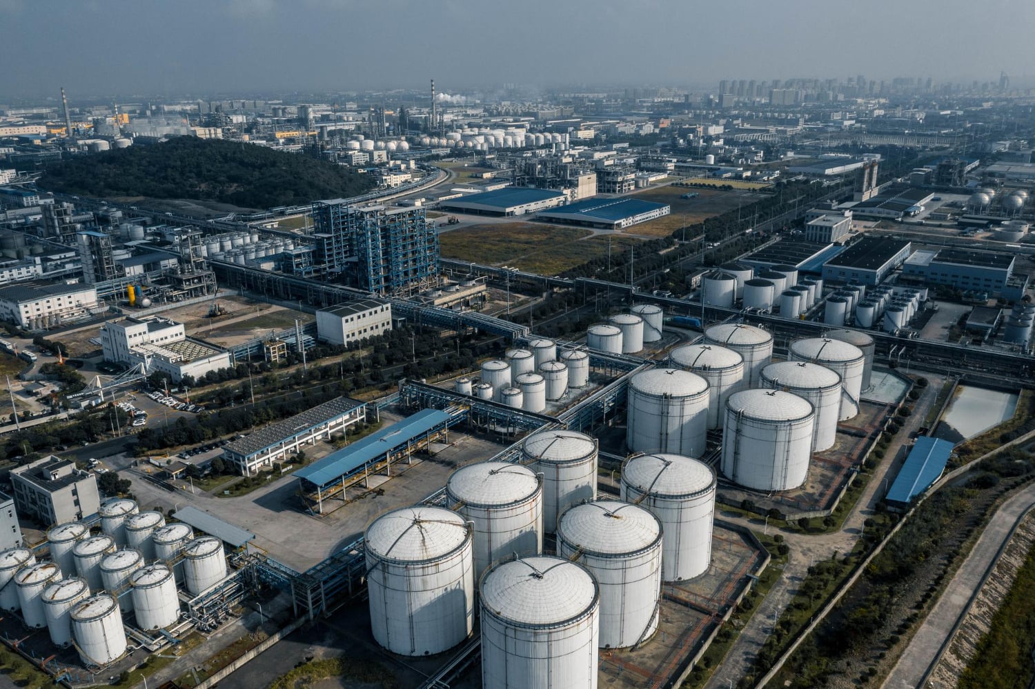 As the supply risks are on the agenda, an increase in US crude oil inventories limited price gains